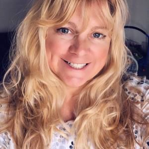 Meet your Posher, Debrea